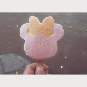 My minnie icecream at Disney land. 